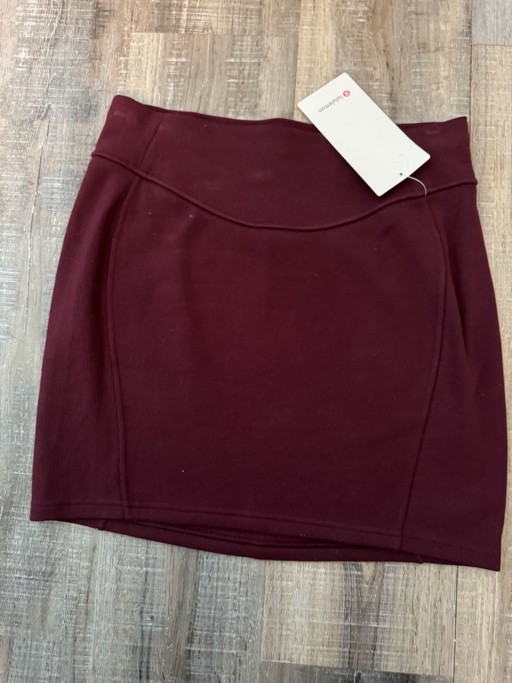 Lululemon Scuba High-Rise Mini Skirt Dark Red Burgundy Size M NWT